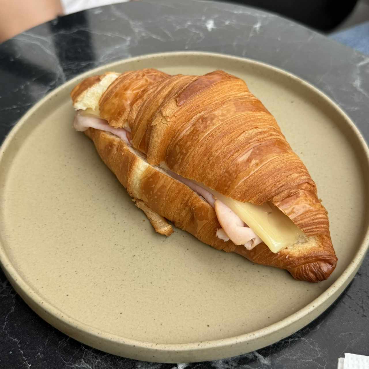 Croissant de Jamón y Queso