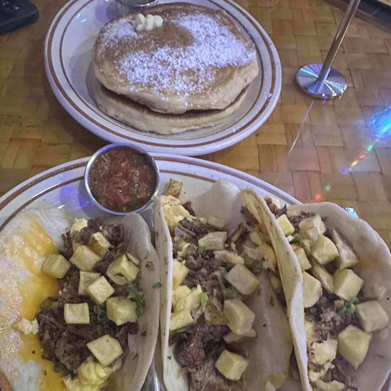 Breakfast tacos con brisket y pancakes originales 