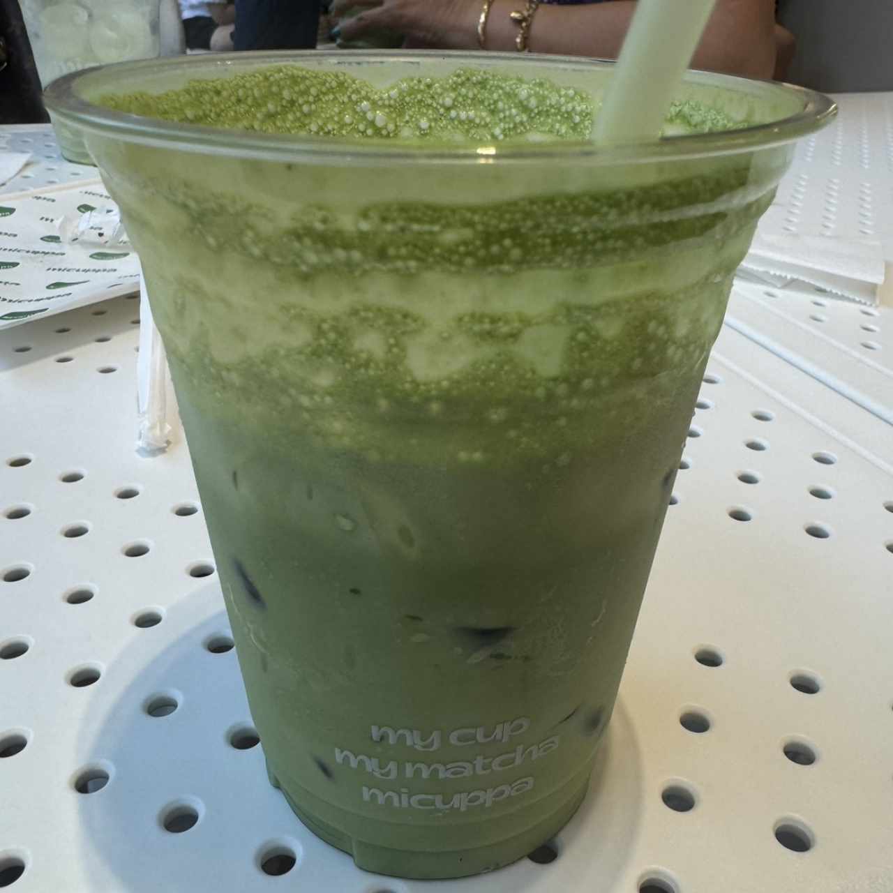 Matcha con agua de pipa
