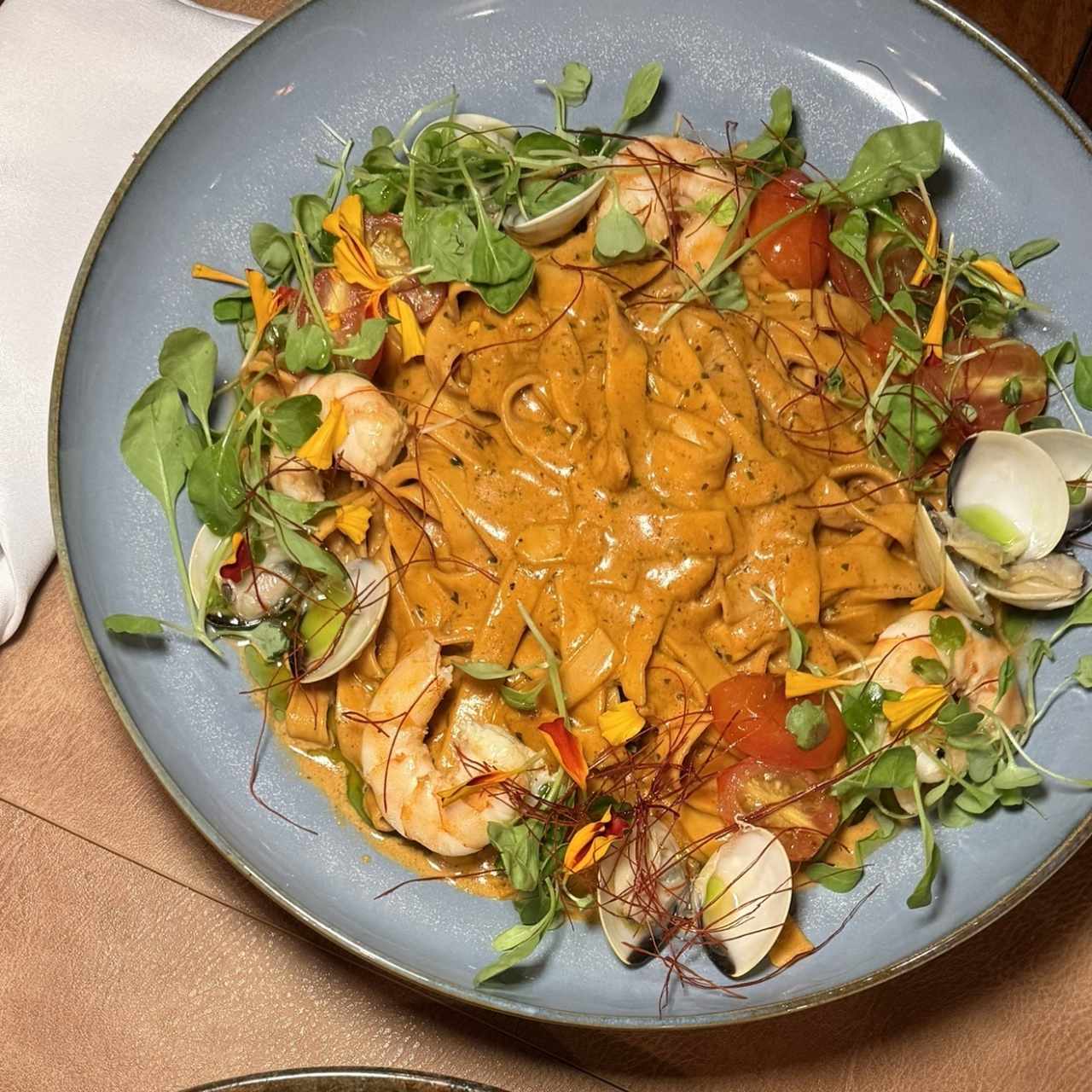 Fetuccini de camaron con almejas
