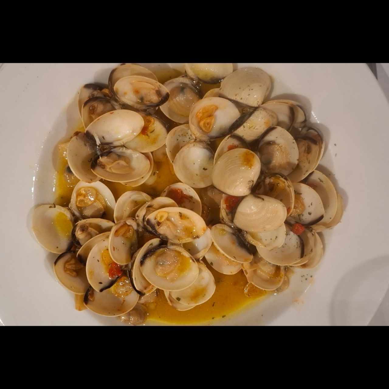 Almejas al Ajillo 