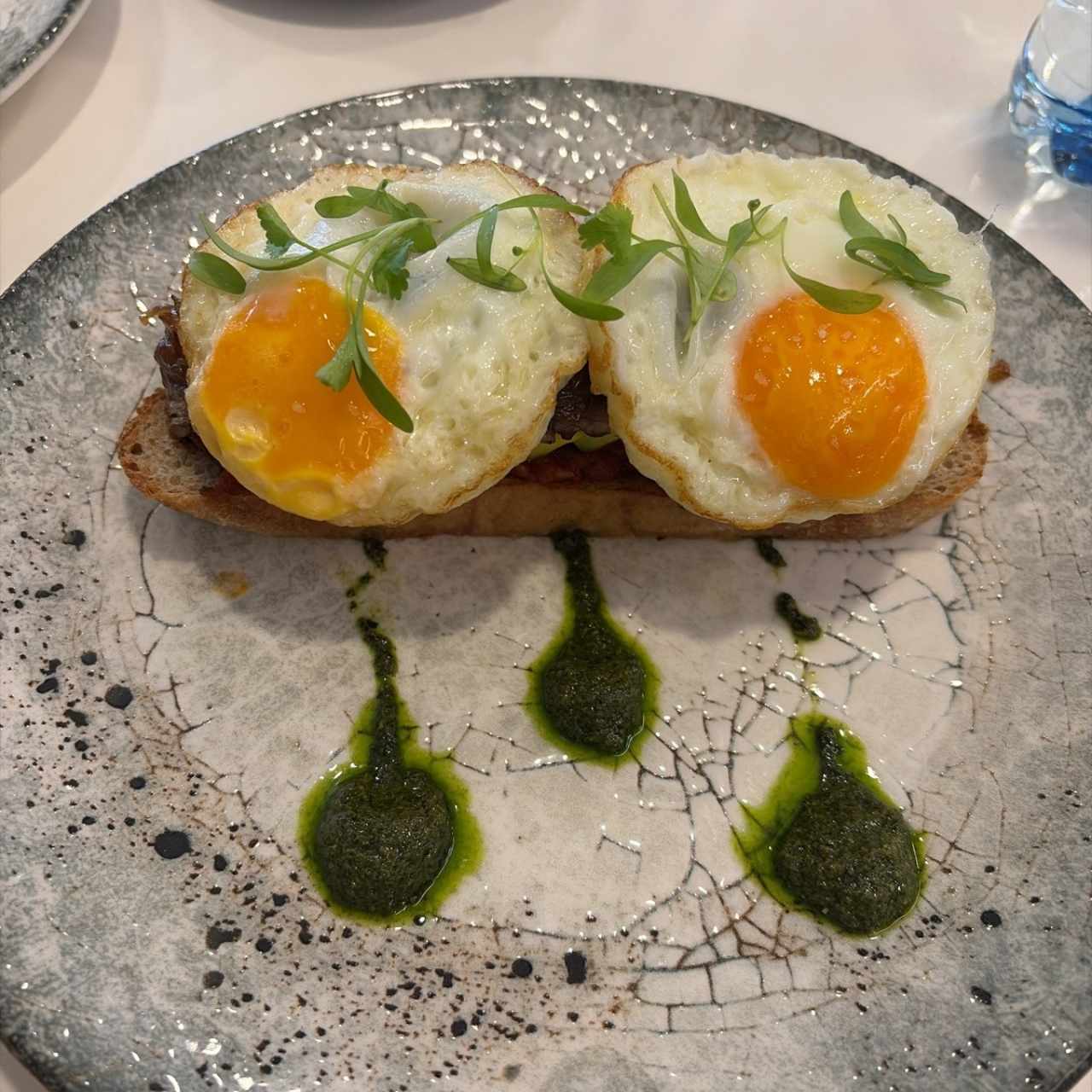 A CABALLO AVOCADÓ TOAST