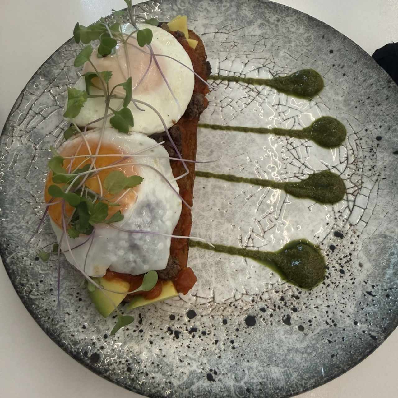 A CABALLO AVOCADÓ TOAST