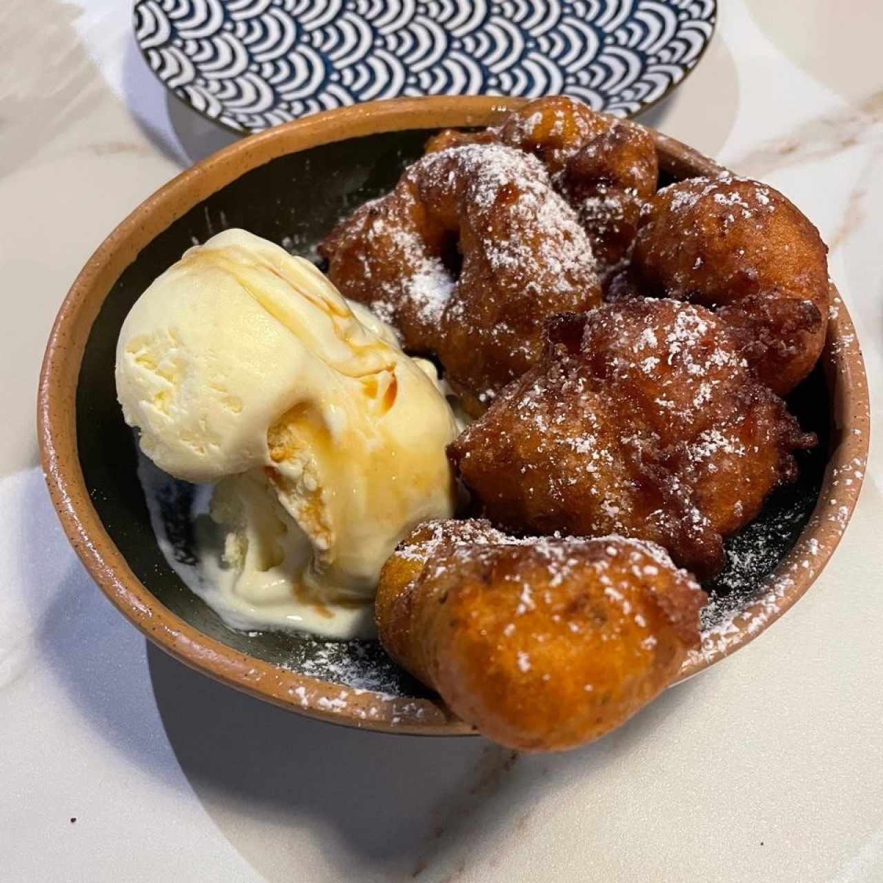Picarones de camote con helado 