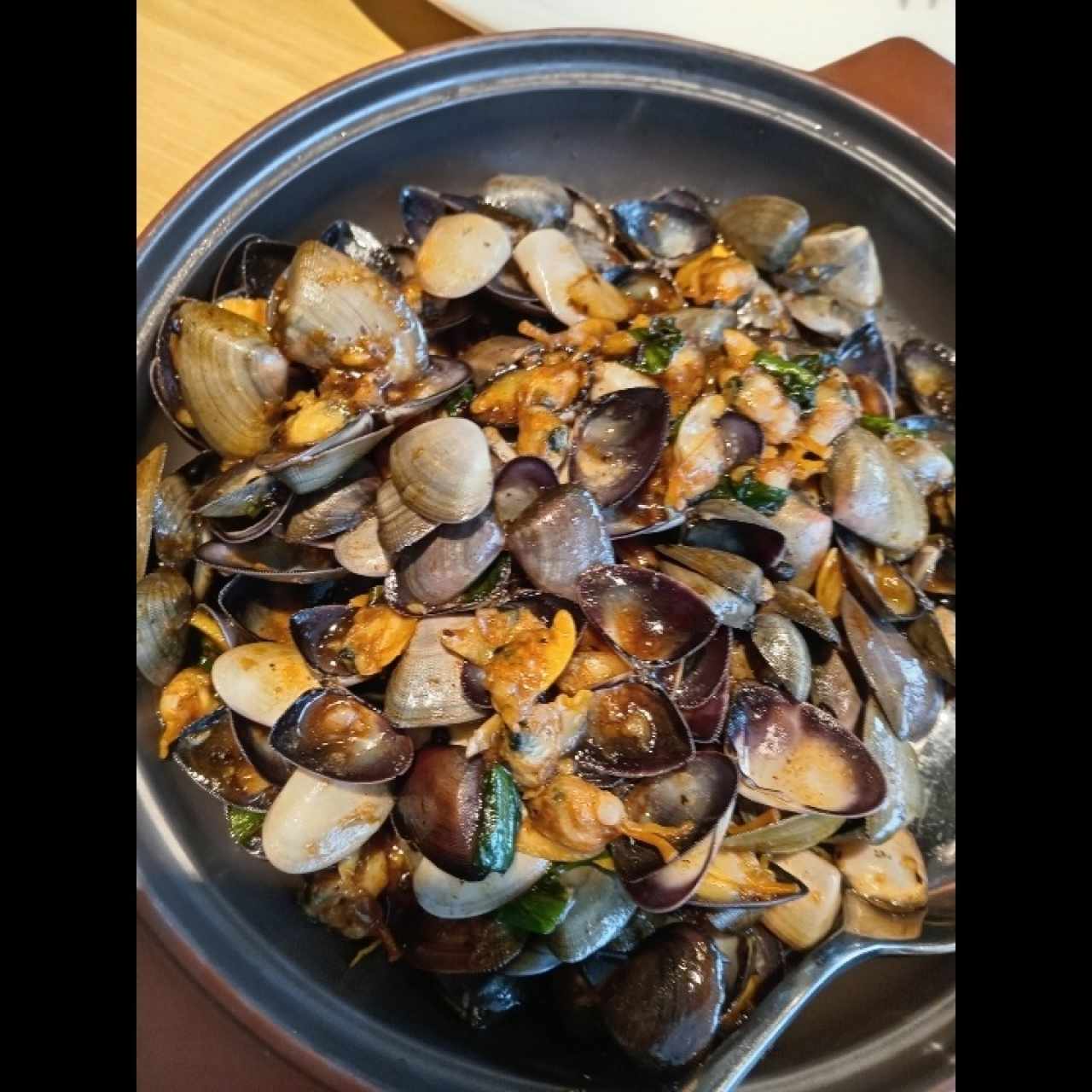 Almejas en salsa de frijol negro