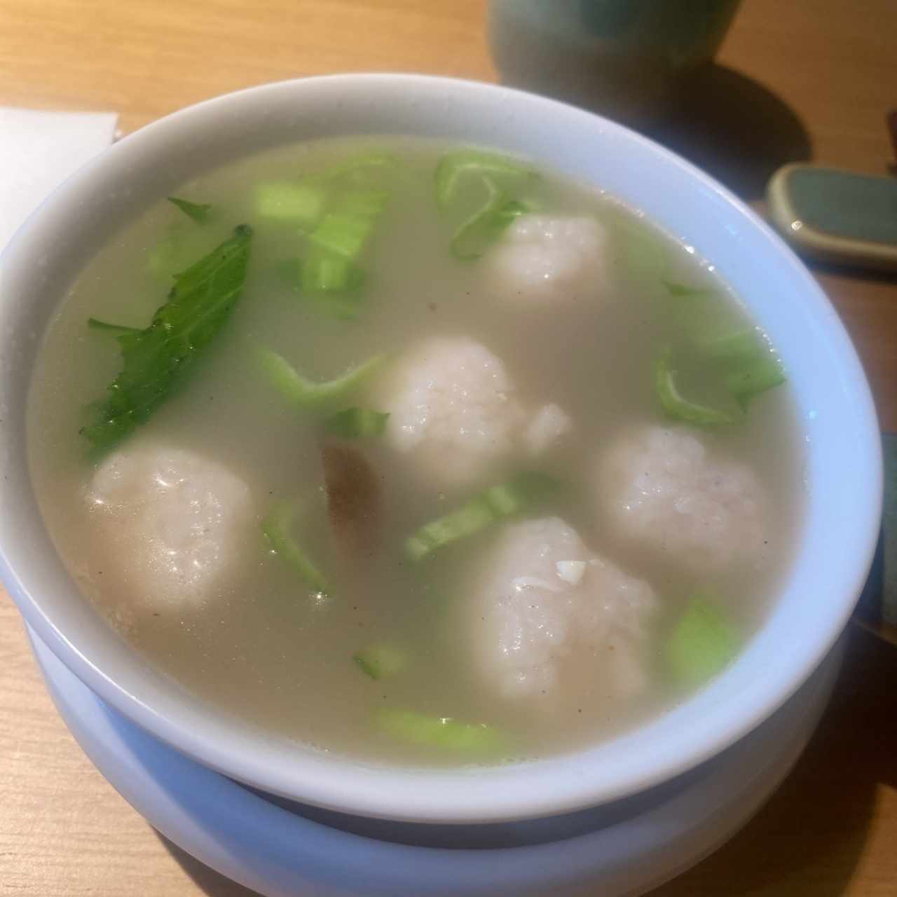 Sopa de bolita de pescado