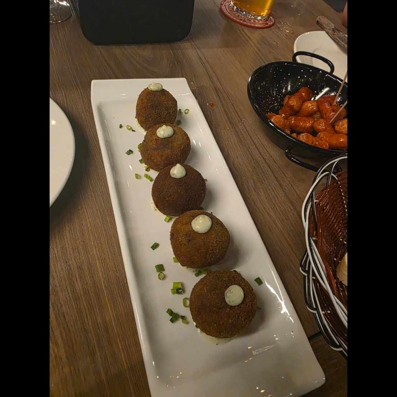 croquetas de camarón y calamar en su tinta