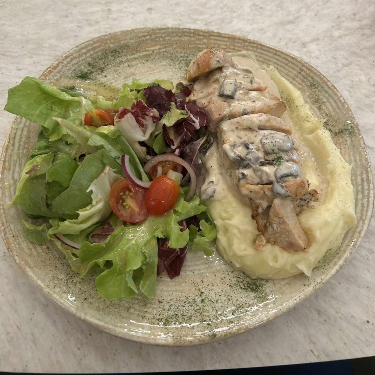 Pechuga de pollo con crema de champiñones