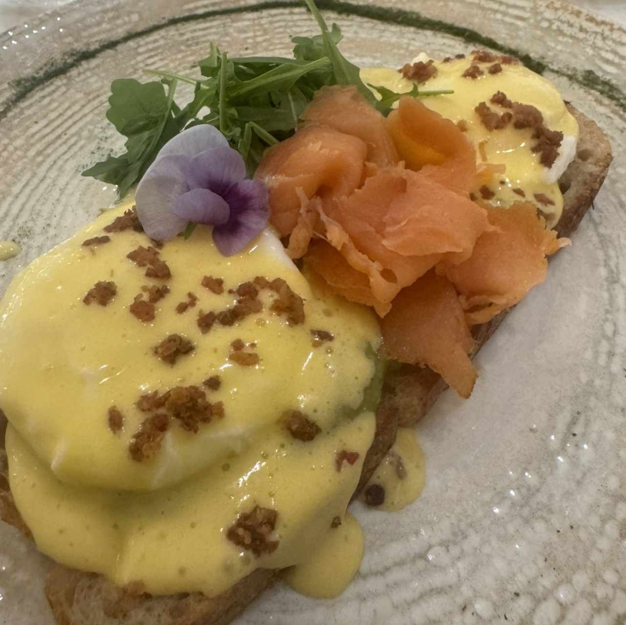 HUEVOS BENEDICTINOS CON SALMÓN