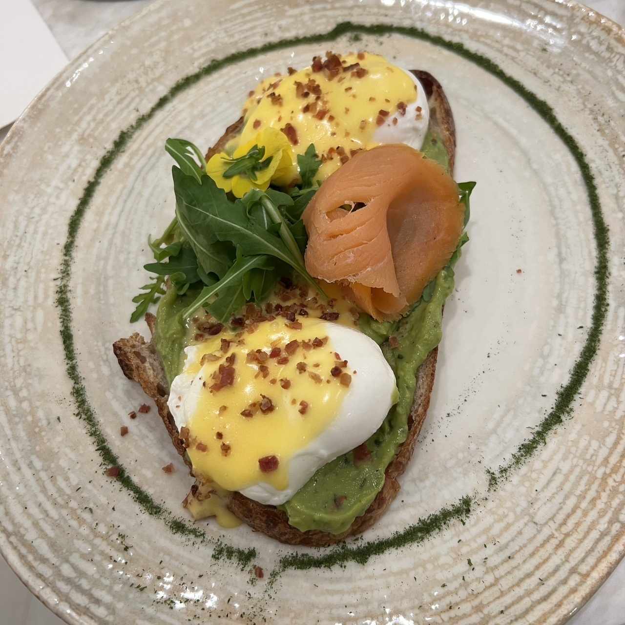 HUEVOS BENEDICTINOS CON SALMÓN