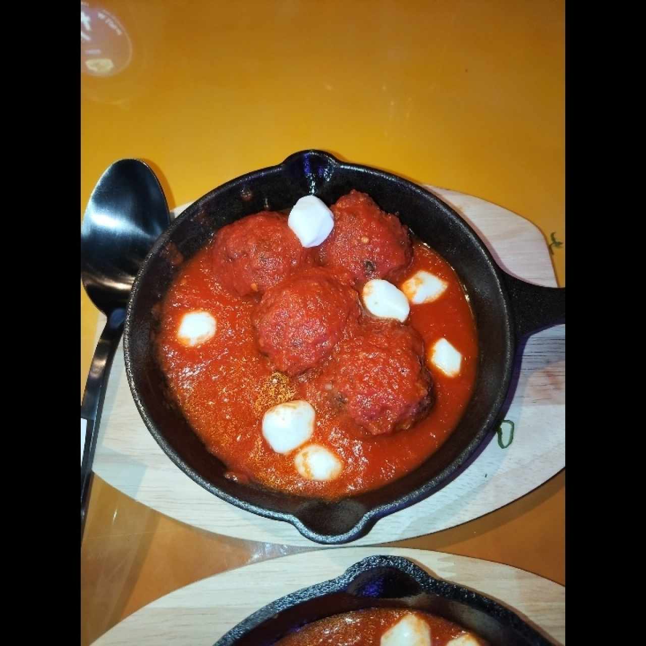 Bolitas de carnes con salsa