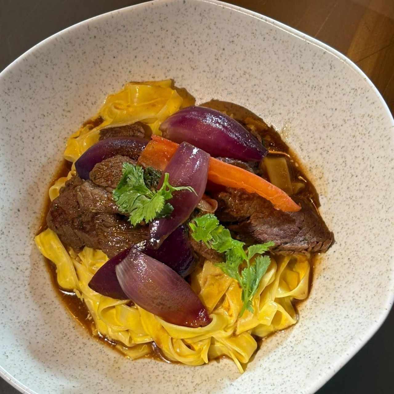 Fetuccini a la Huancaina con Lomo Saltado
