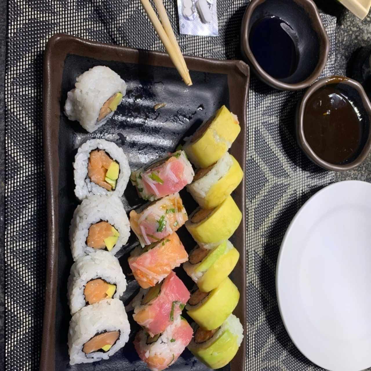 Bonsay Roll / Dinamita Roll y Philadelphia Roll