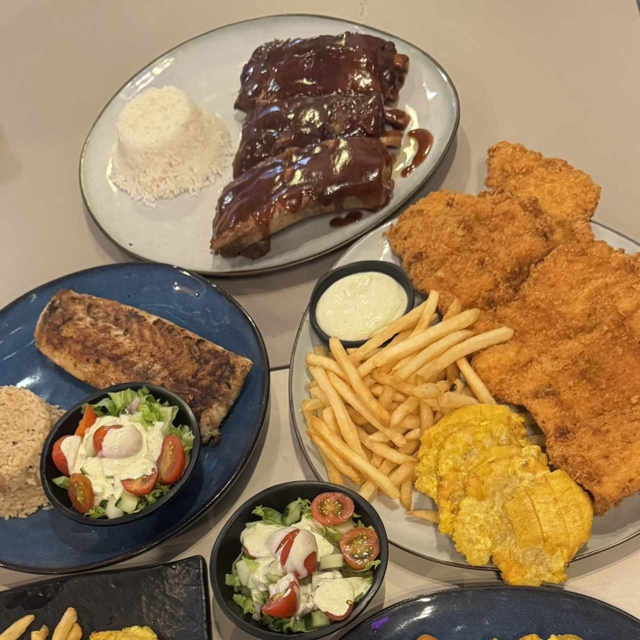 Costilla BBq , Filete apanado , Fil.pescado a la plancha 
