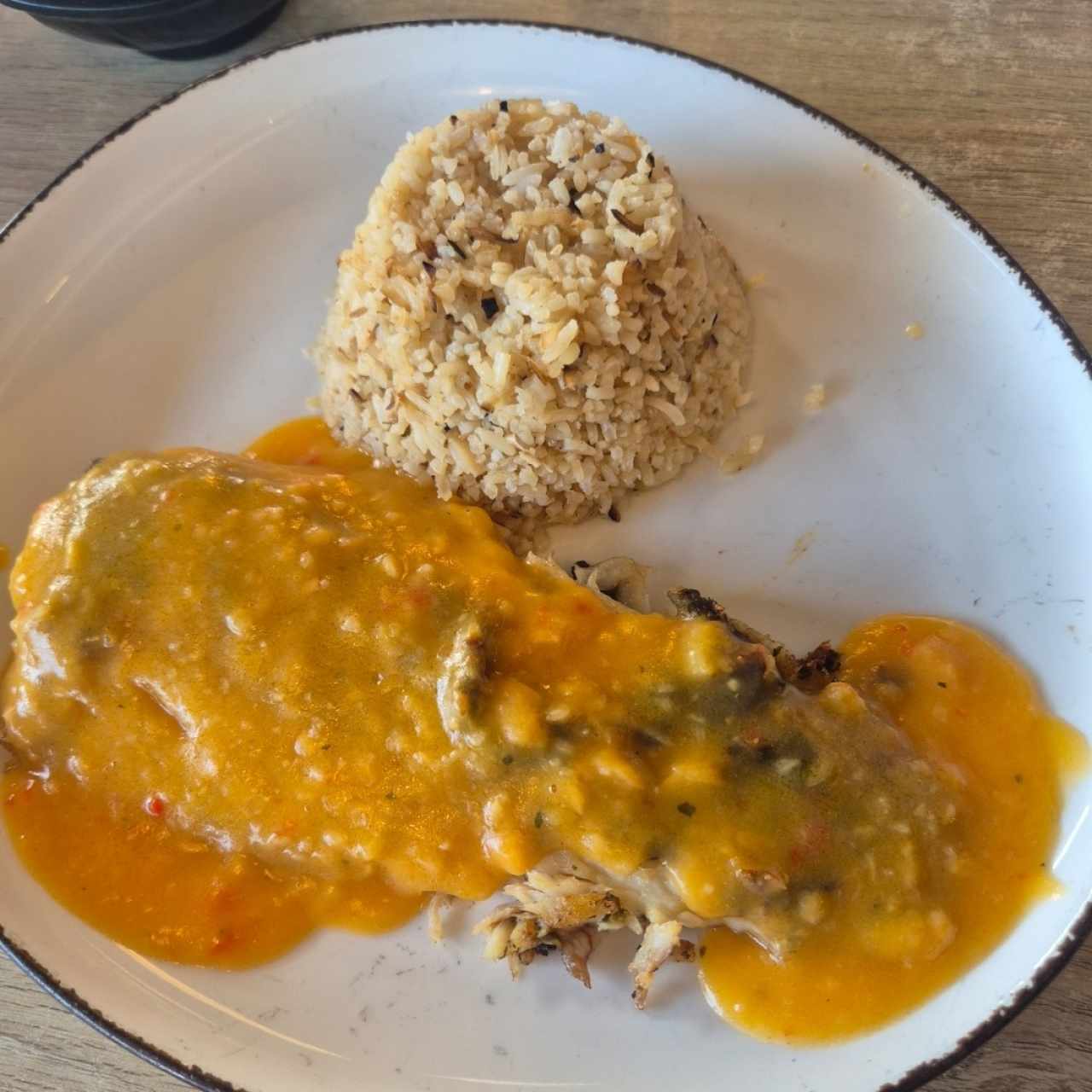 Filete de Corvina al Ajillo (Sea Bass Fillet in Garlic Sauce)
