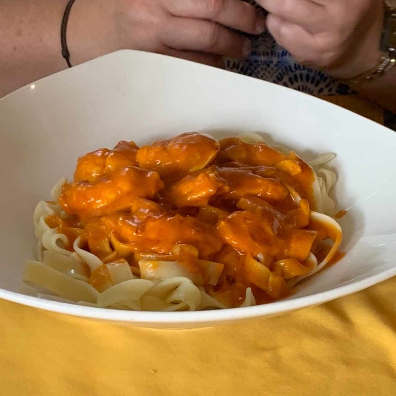 Colas de Langosta con Fettuccini en Salsa Rosada