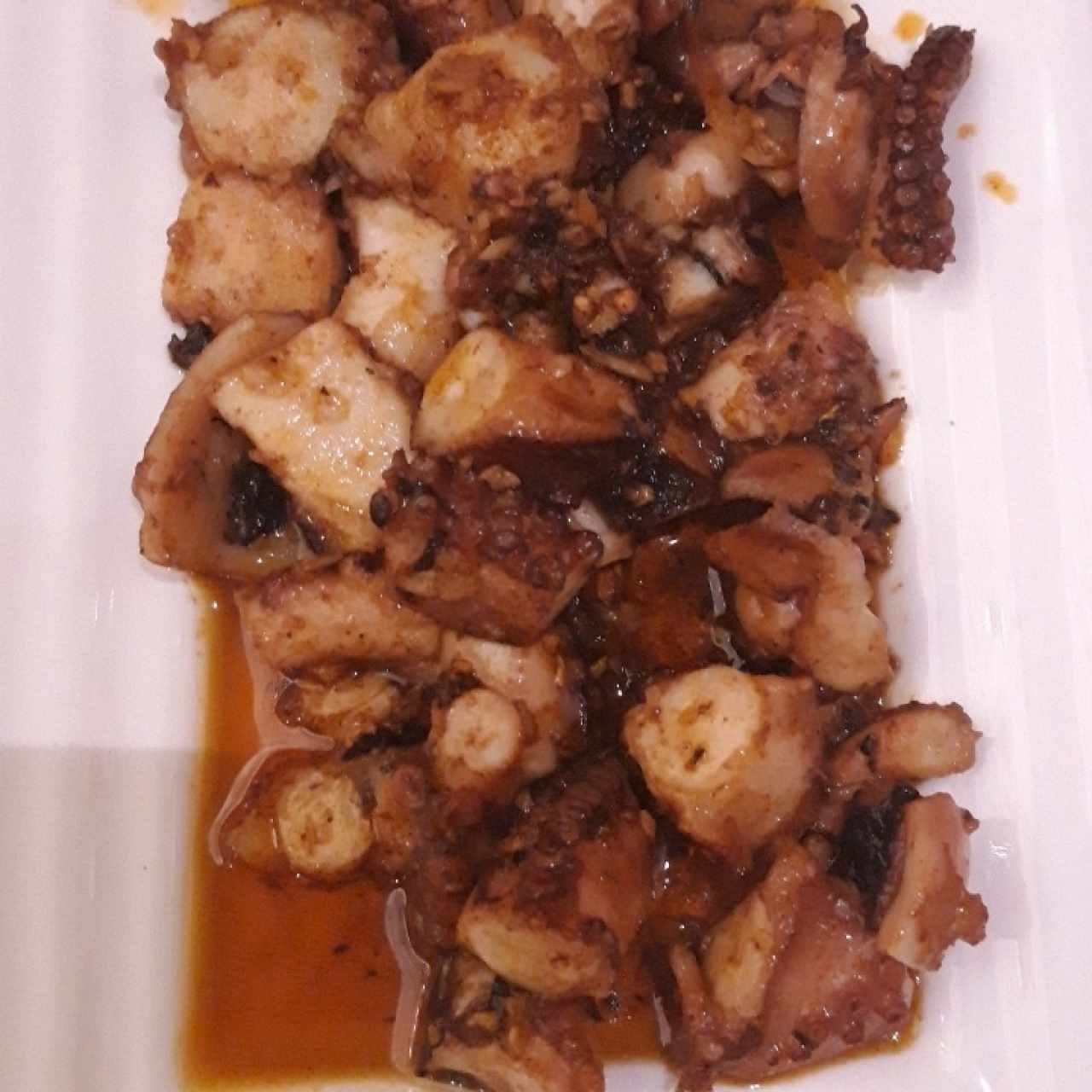 Pulpo al ajillo con pimentón