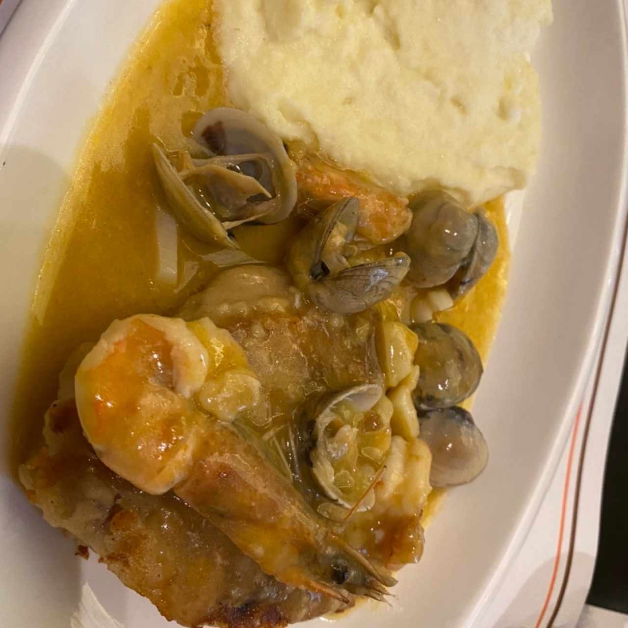 Corvina en Salsa de Langostinos