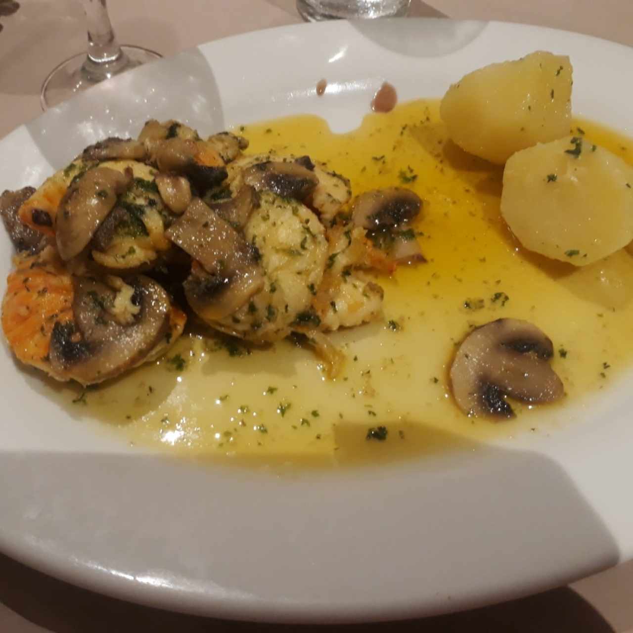 Langosta en mantequilla y limón 