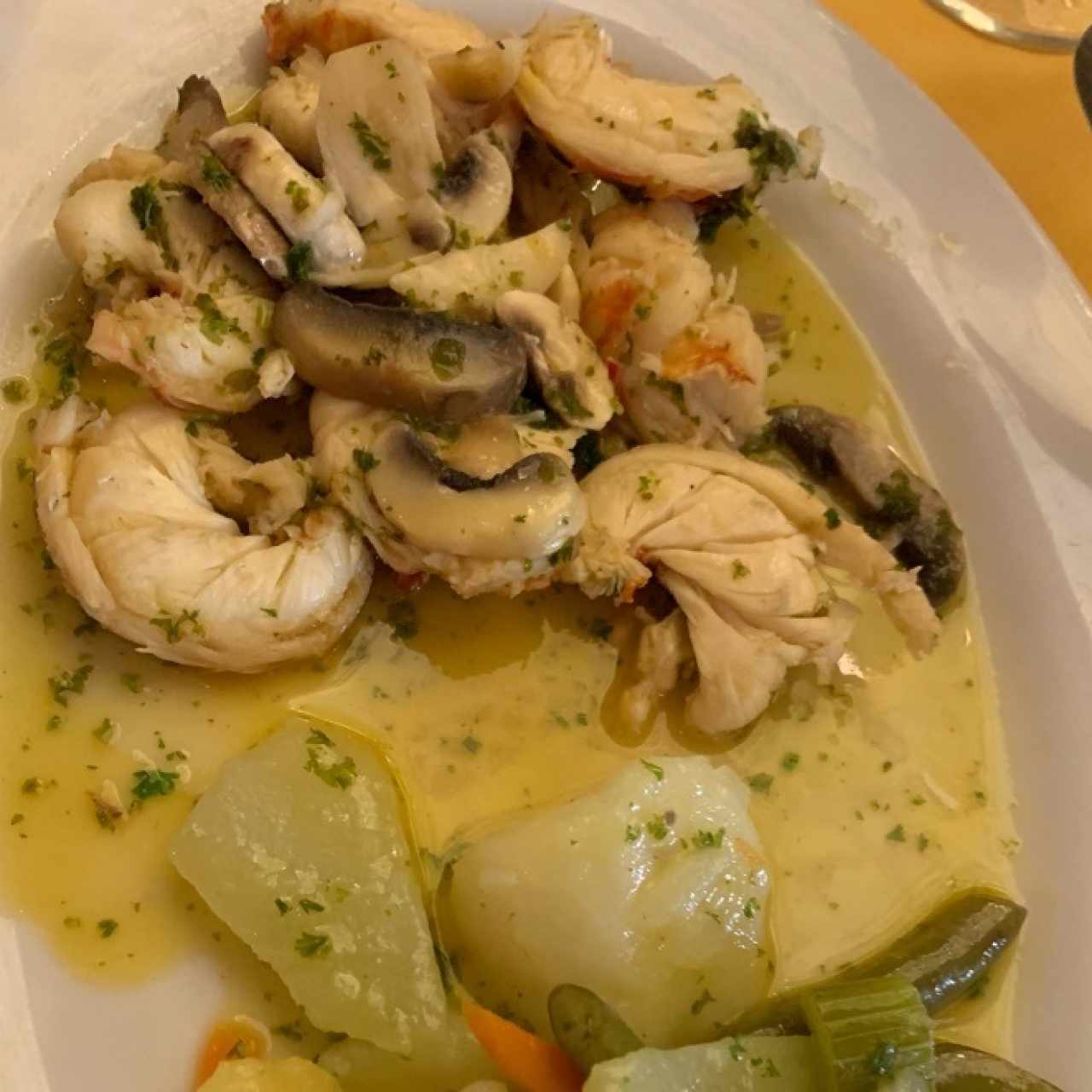 colitas de langosta a la mantequilla y limón