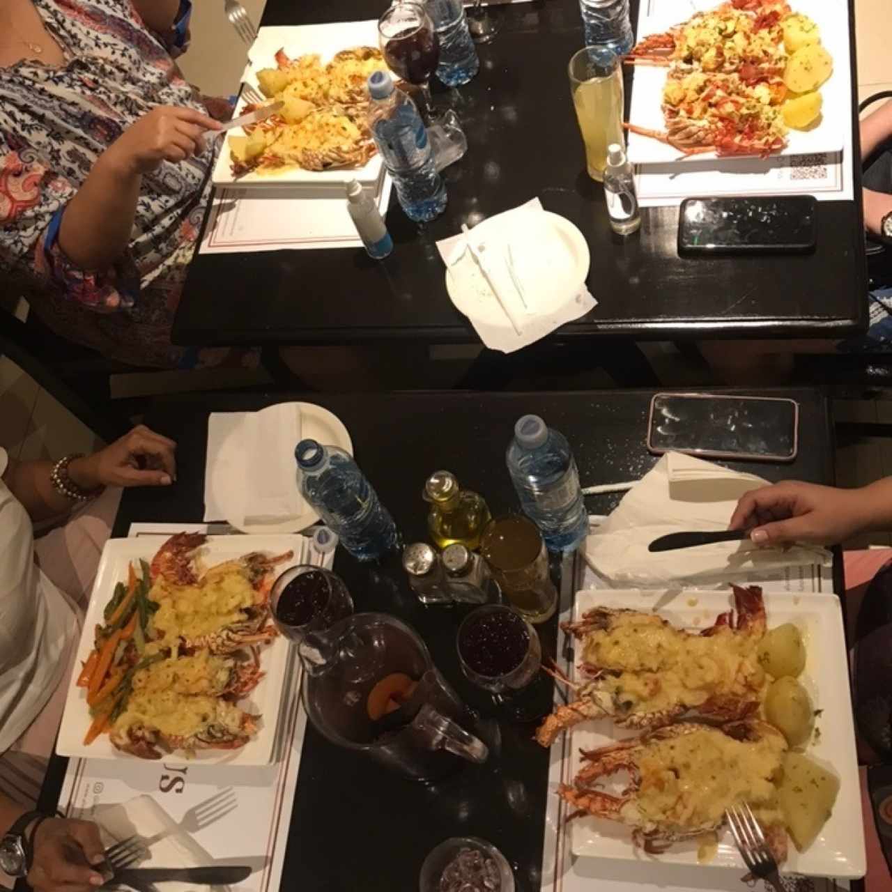 Platos Recomendados - Langostas Gratinadas, langosta al ajillo 