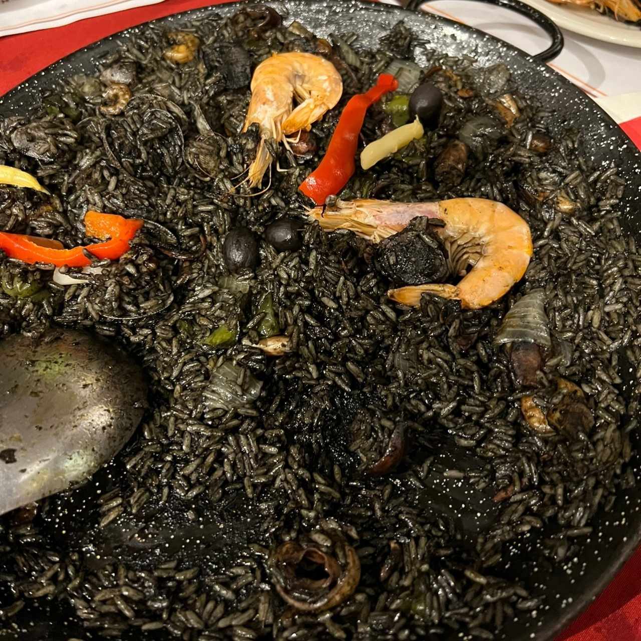 Paella Negra (Mínimo 2 personas)