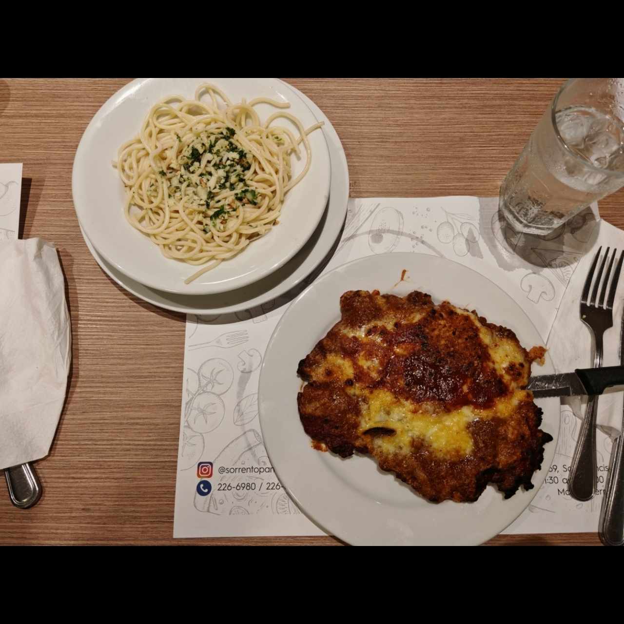 Carnes / Meats - FILETE PARMESANO con espagueti al oleo de acompañante 