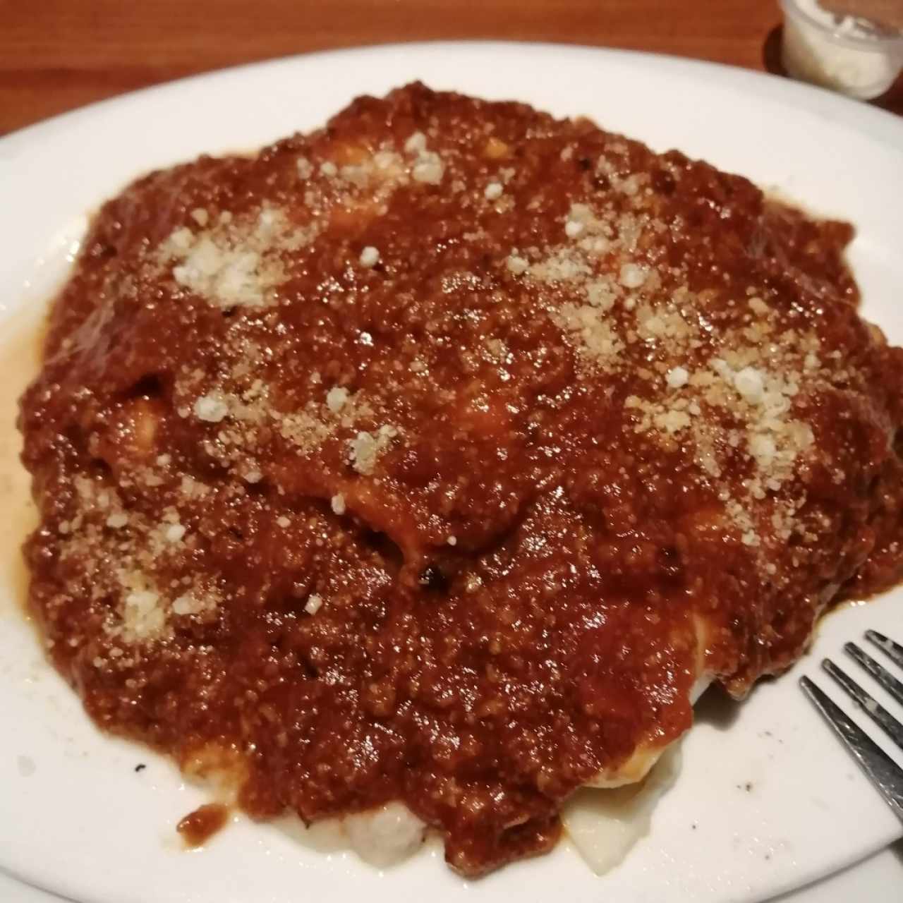 Cannelloni de Carne ,Jamón y Queso alla Bolognesa