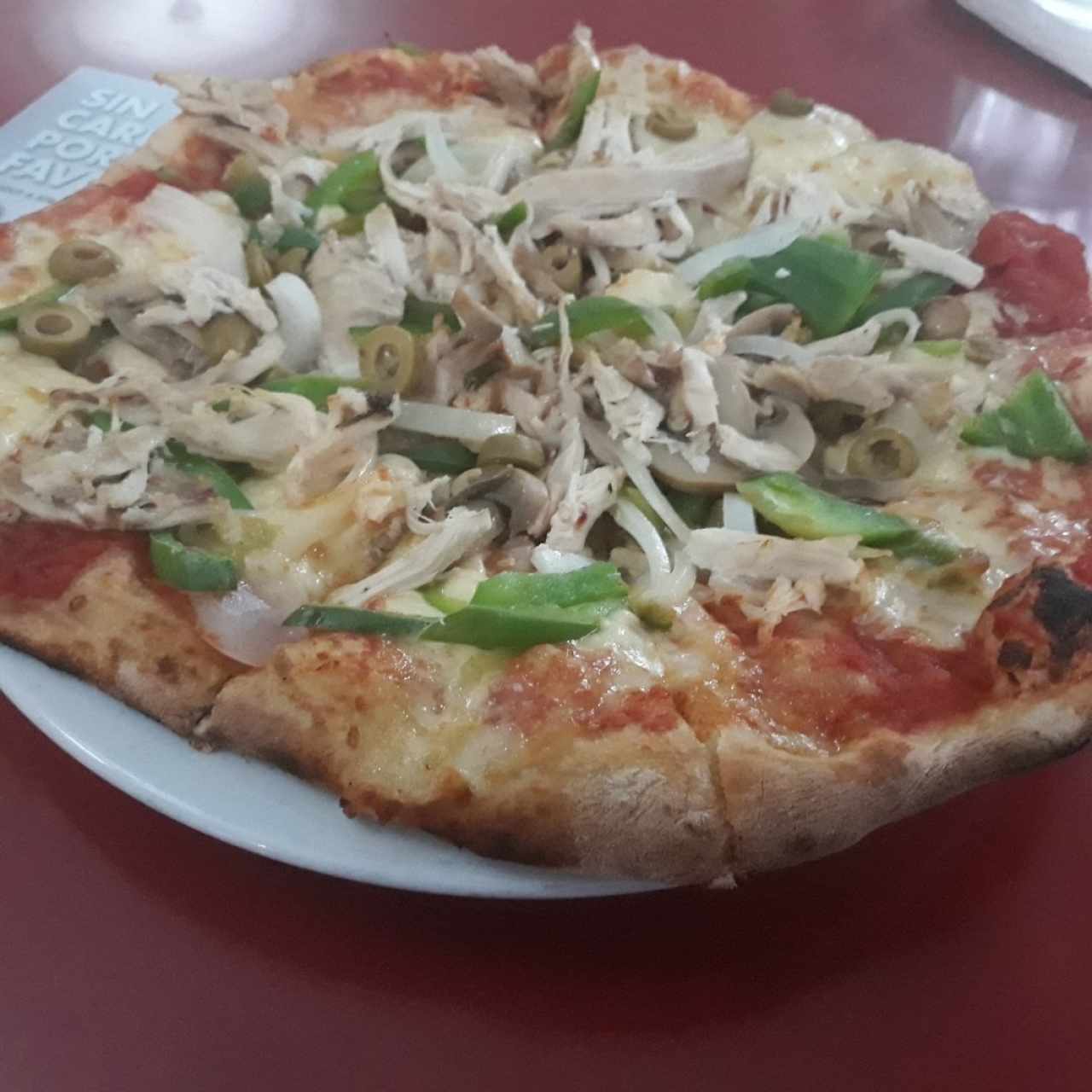 pizza de vegetales con pollo