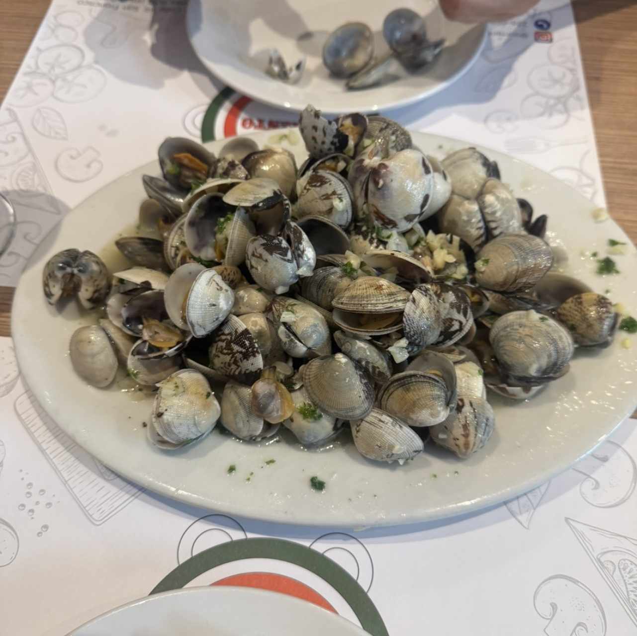 Almejas al ajillo