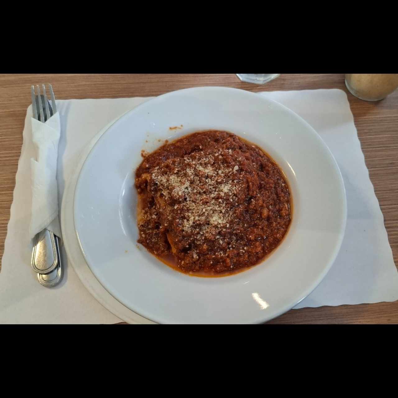 LASAGNA DE CARNE BOLOGNESA