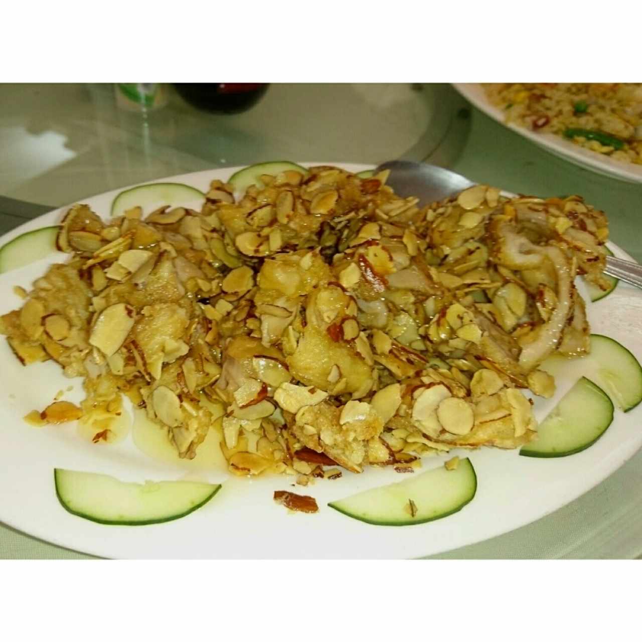 Pollo con almendras 