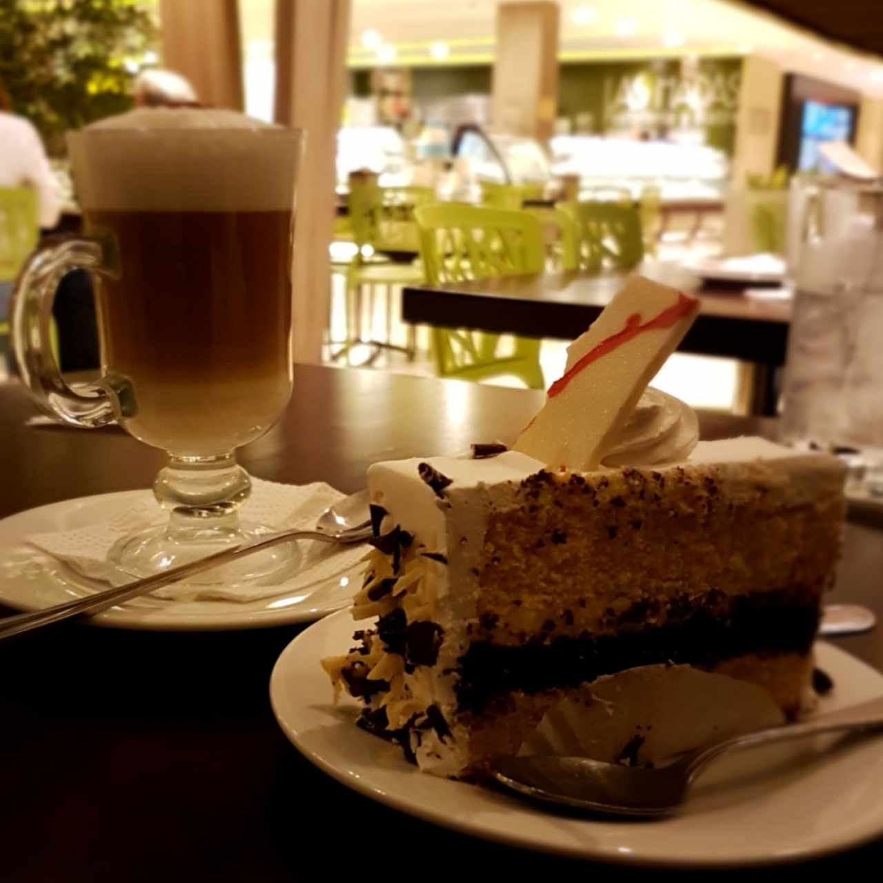 Pastel Napolitano con Capuccino