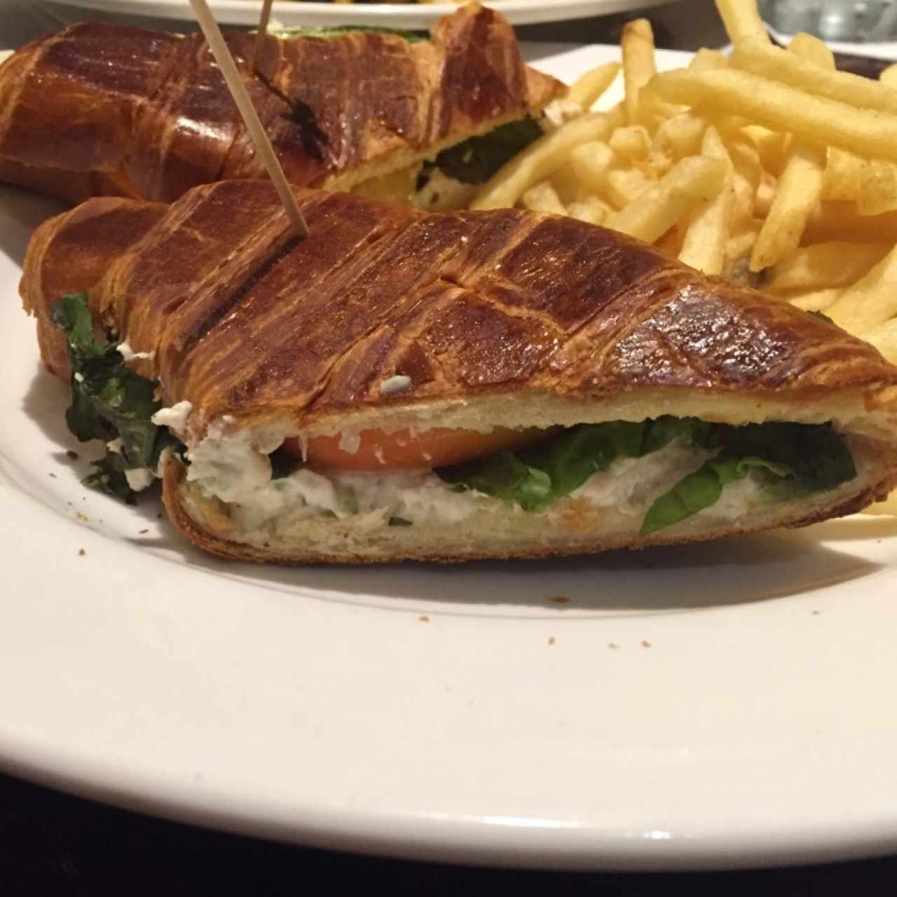 croisant de ensalada de pollo