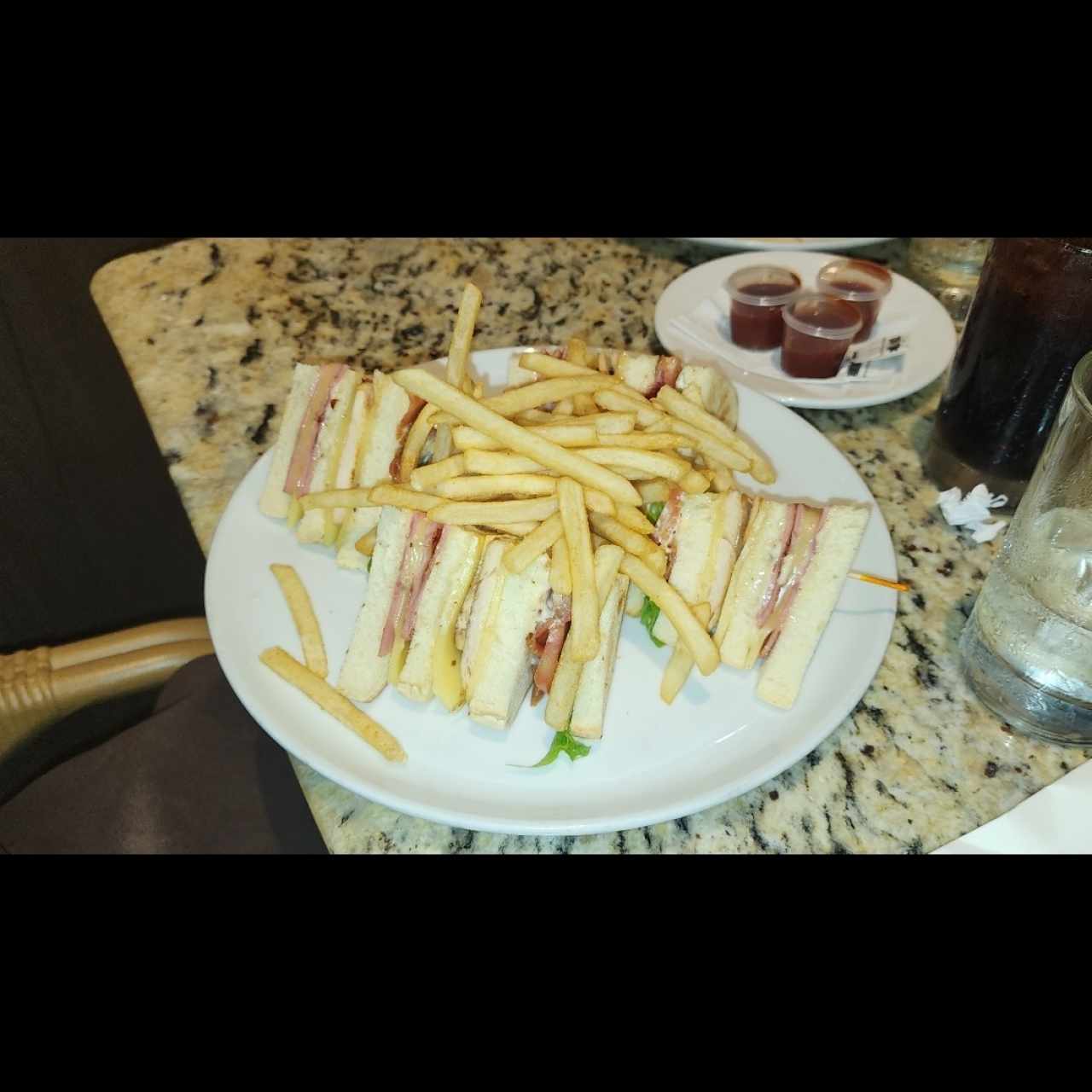 EMPAREDADOS - Club Sandwich