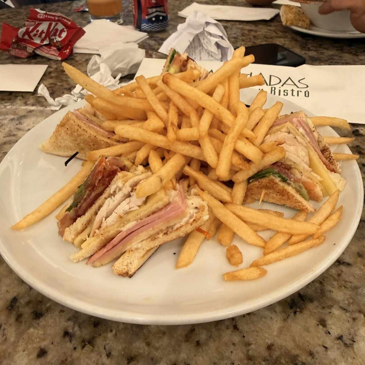EMPAREDADOS - Club Sandwich