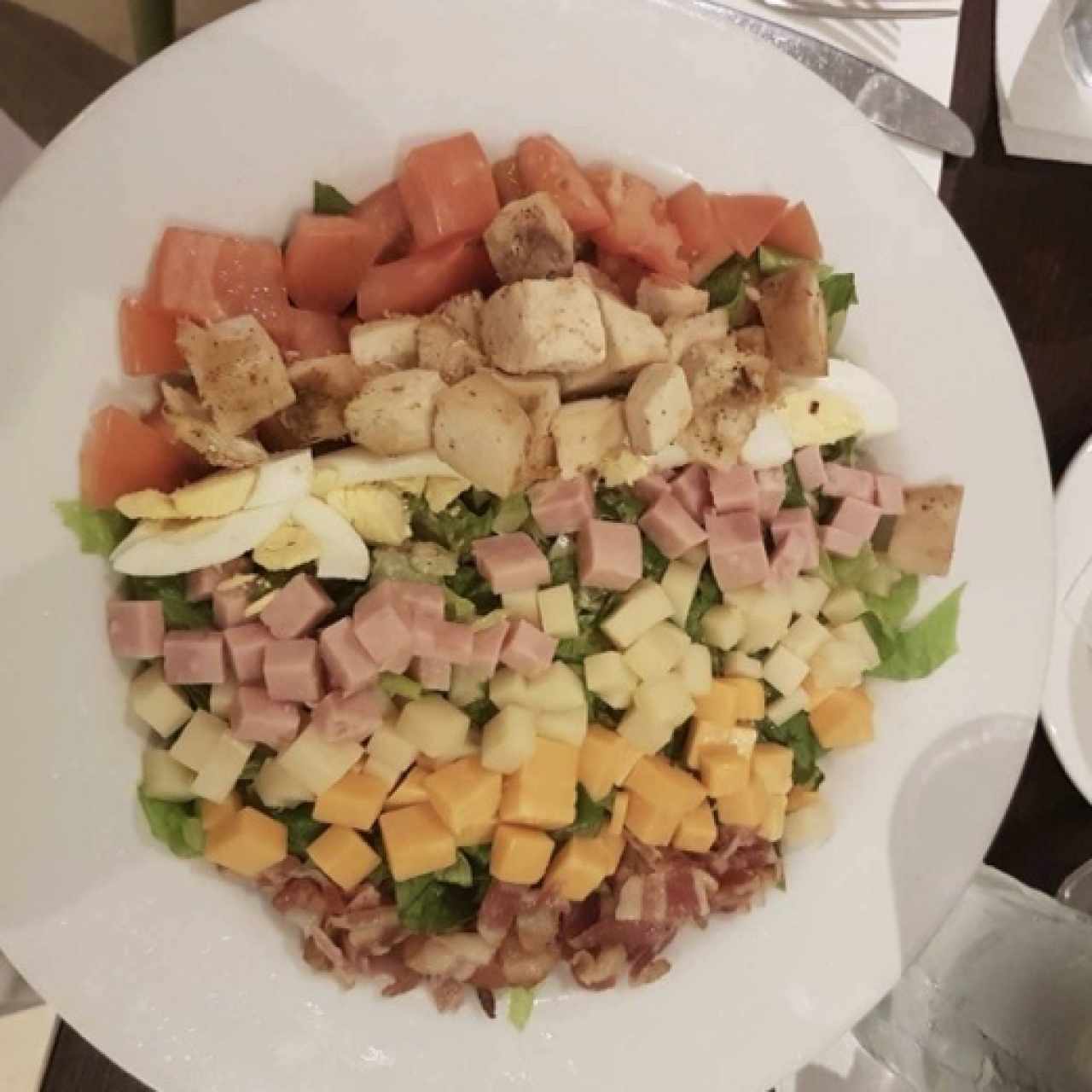 Ensalada Cobb con Salmón Ahumado