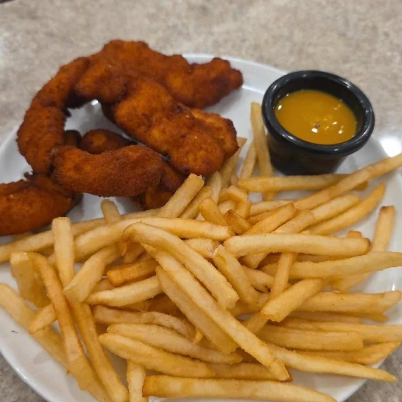 Deditos de Pollos con Papas fritas