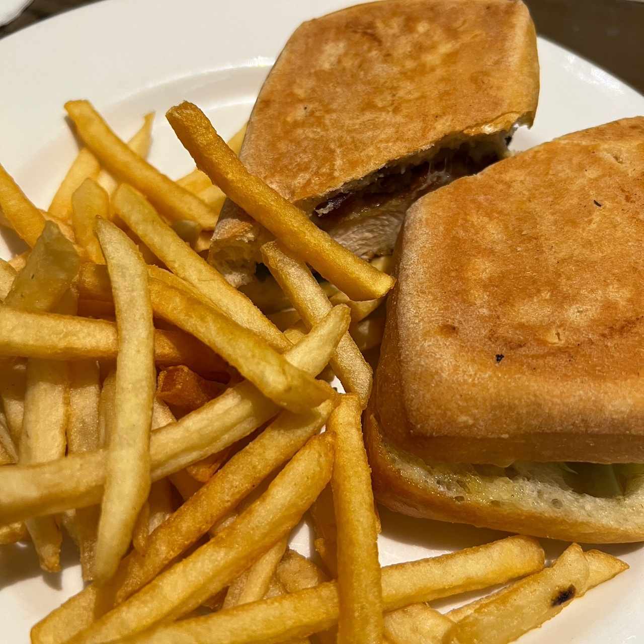 Panini de Pollo Crispy con Queso BLT
