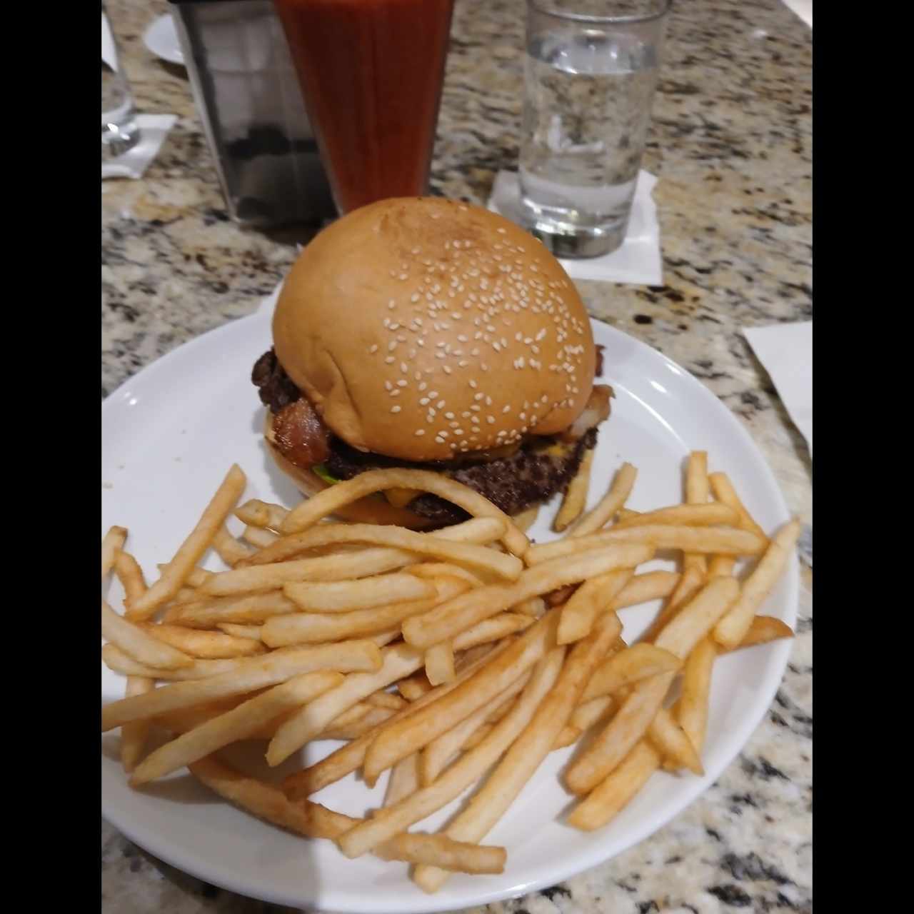 EMPAREDADOS - Las Hadas Cheeseburger