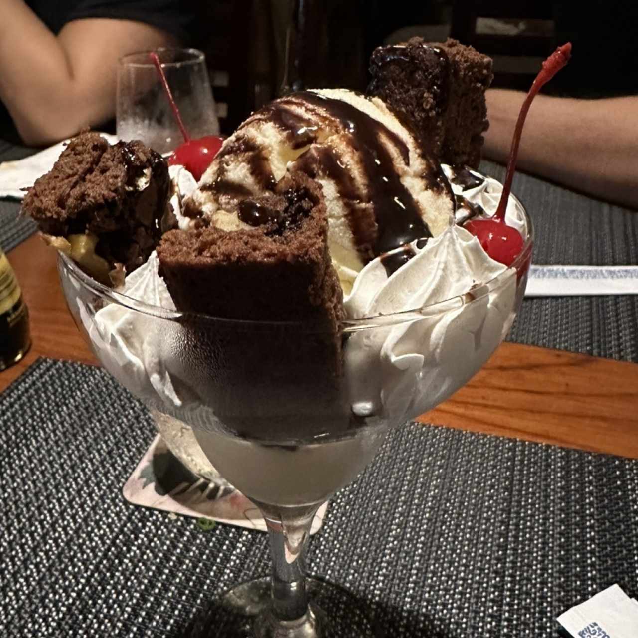 Brownie con helado