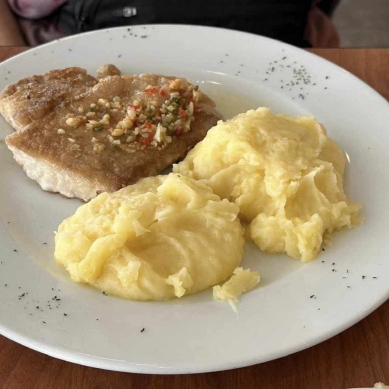 Corvina a la Plancha o Al Ajillo