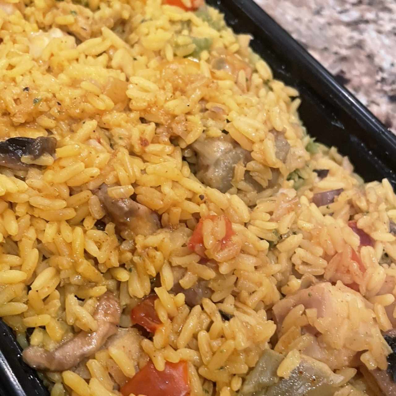 Paella de pescado y vegetales 