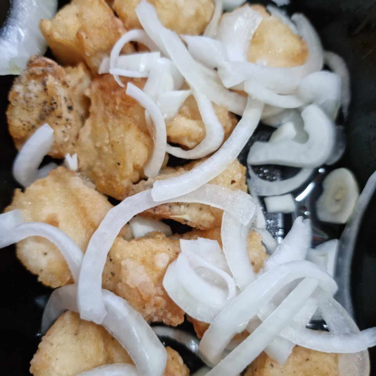 chicharrón de pescado. 