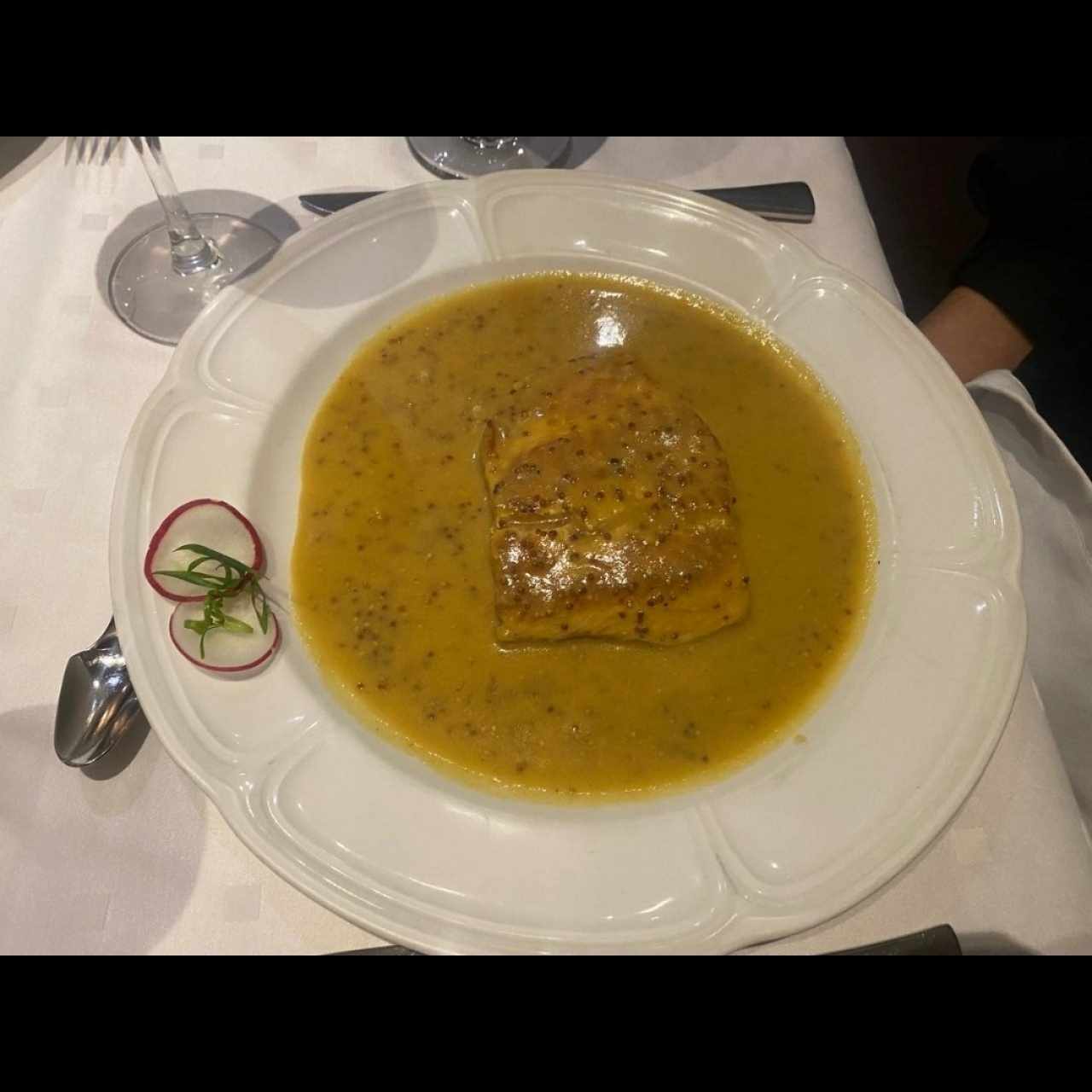 Salmón en Salsa de Mostaza o Estragón