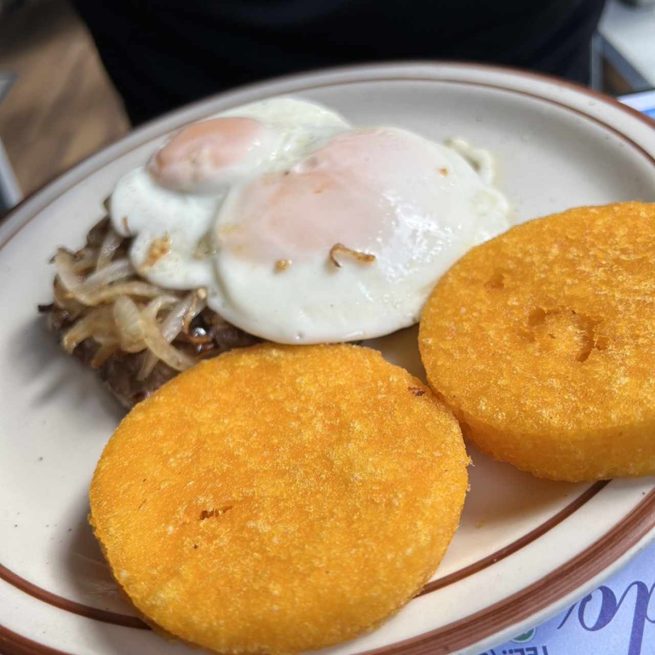 Bistec a caballo con 2 tortillas