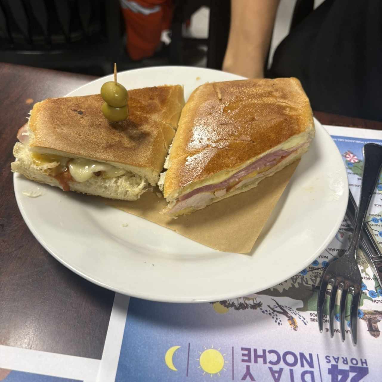 Emparedados /Sandwiches - Cubano