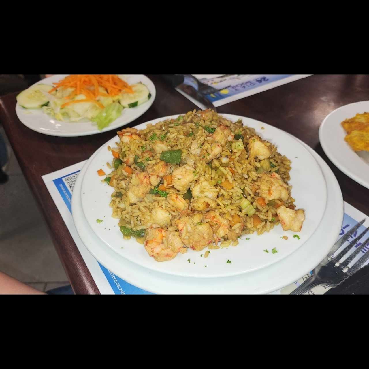 Arroz frito con camarones