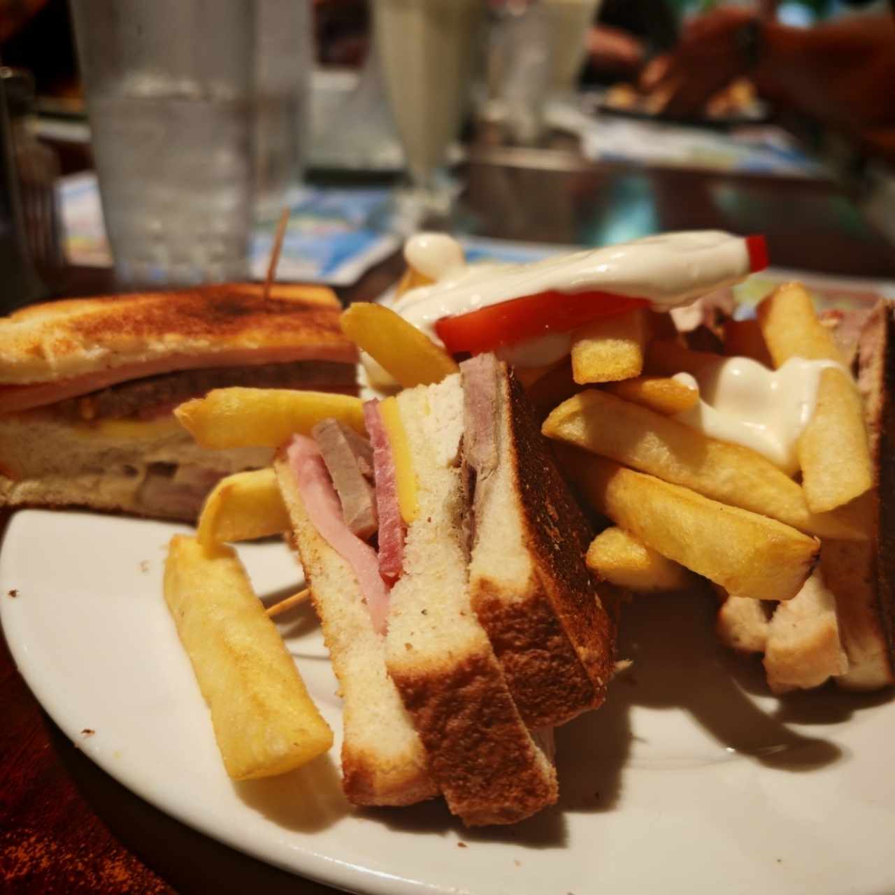 Emparedados /Sandwiches - Club Sandwich