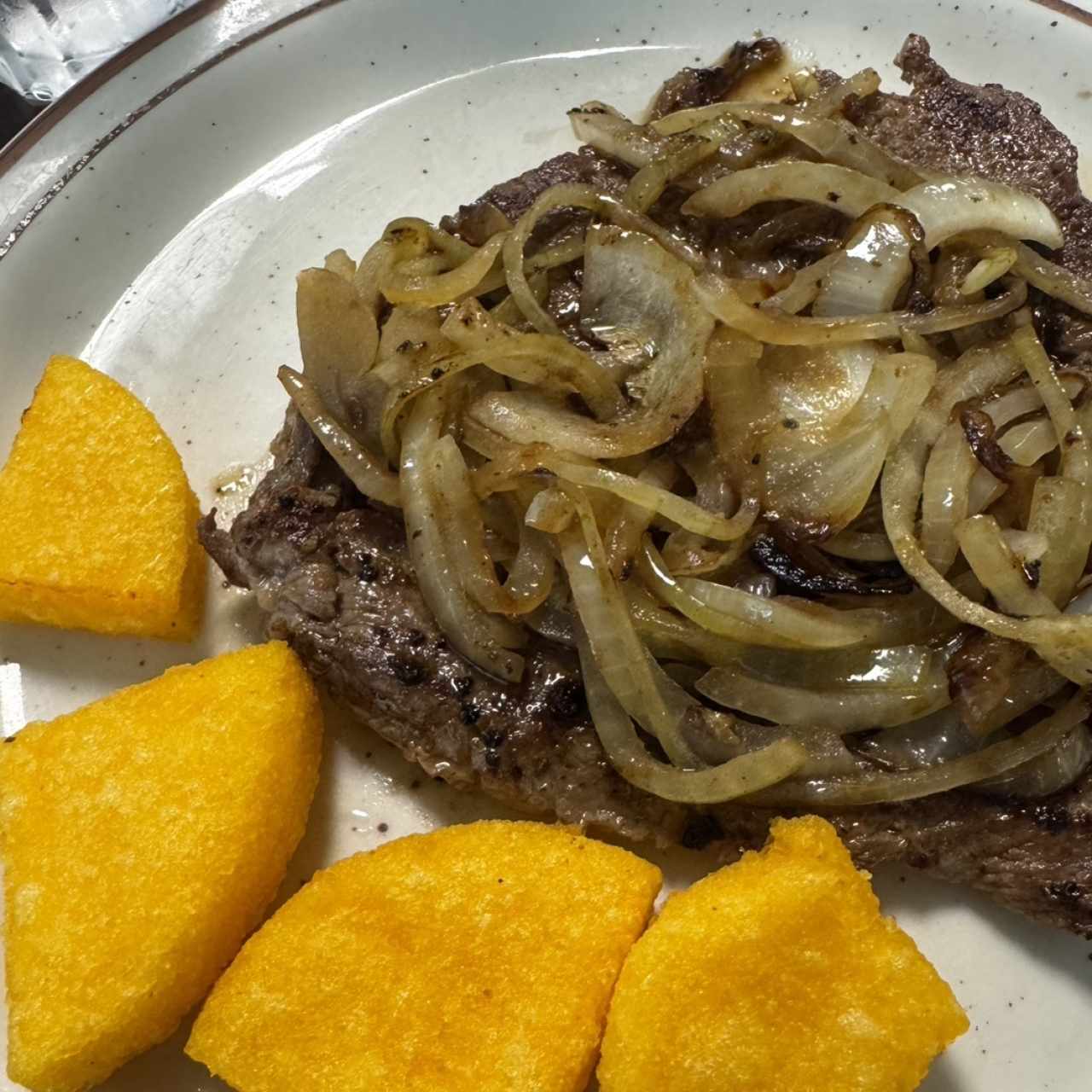 Bistec encebollado